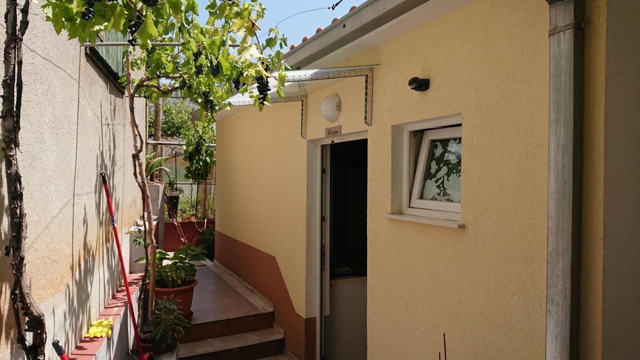 Apartment Lid Омиш Экстерьер фото